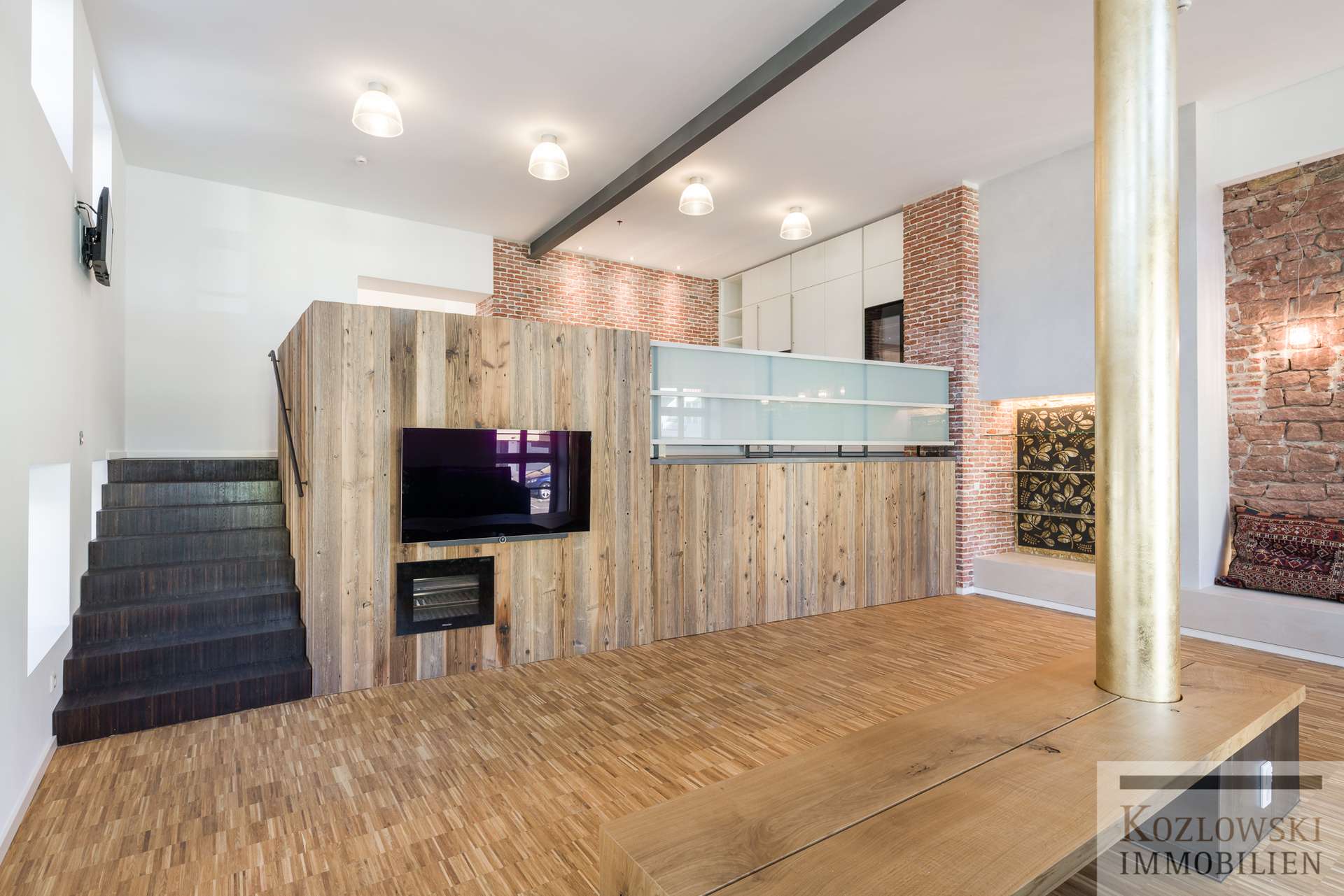 Aufgang Küchen-Galerie