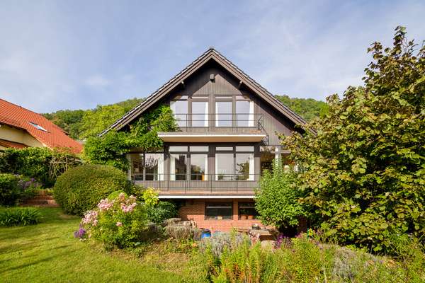 thumbnail von Familien-Klassiker mit Panoramablick – Charmantes EFH in begehrter Wohnlage!