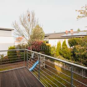 mit Balkon 