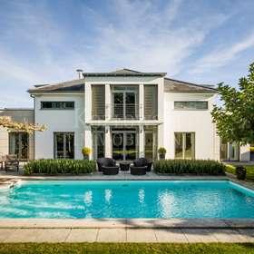 Galerie-Villa in Traumlage