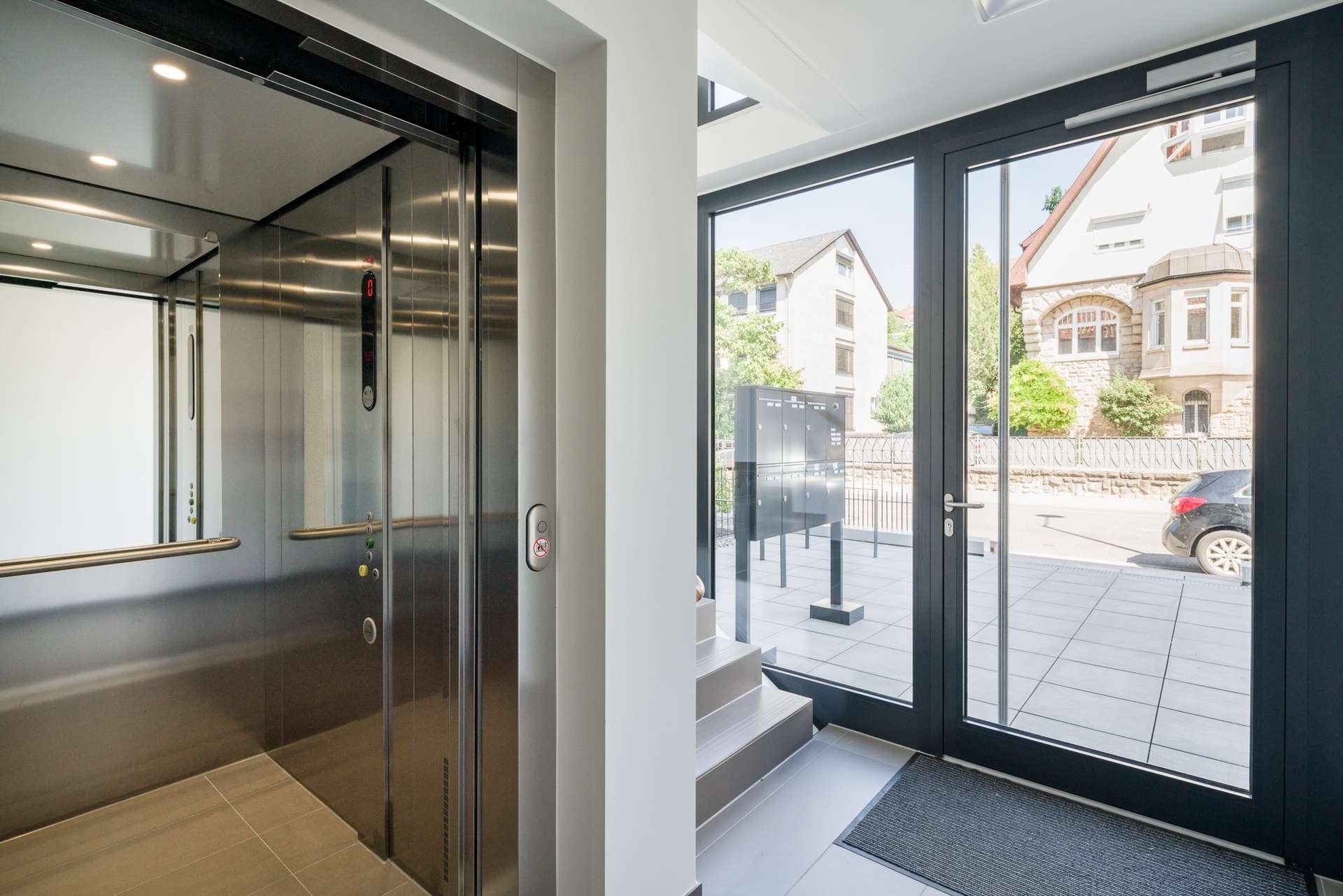 Treppenhaus mit Lift