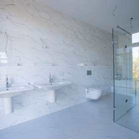 Mastermarmorbad in zeitloser Eleganz