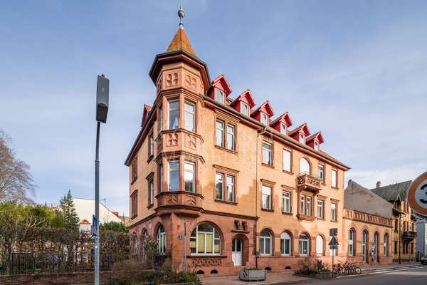 thumbnail von Im Kulturdenkmal vis á vis Neckarufer – Stilvolle Etagen-Maisonette mit 2 großen Terrassen!