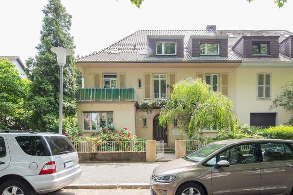 thumbnail von Gelegenheit am Waldpark – Stilvolle 3-Familien-DHH; 4 ZKB im 1. OG freiwerdend!