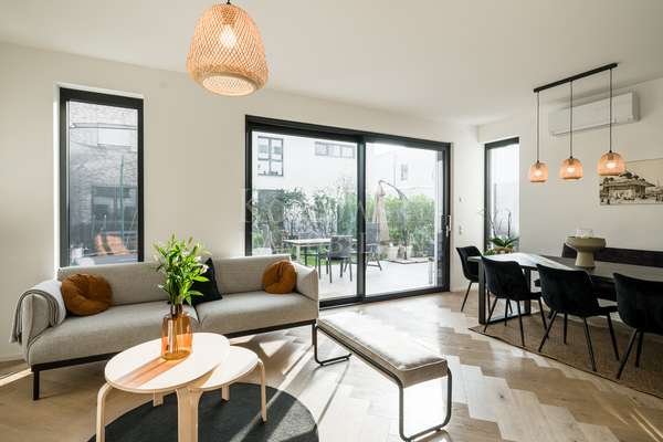 thumbnail von Für Direkteinzug – Puristisches Neubau-Stadthaus Nähe Stollenwörthweiher!