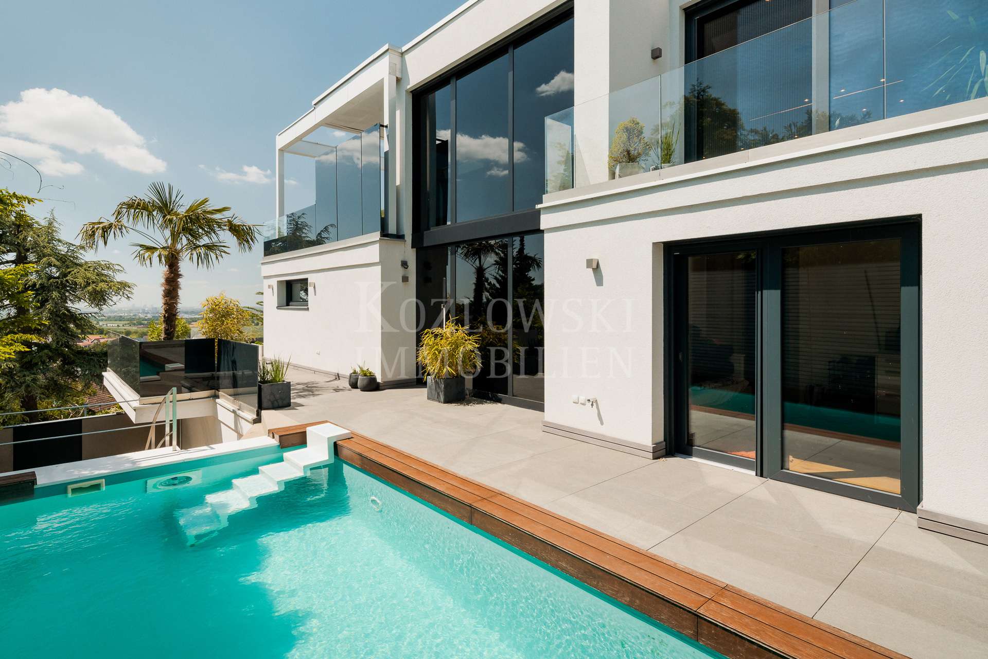 Lifestyle trifft Design - Bauhaus-Villa mit grandiosem Panoramablick ...