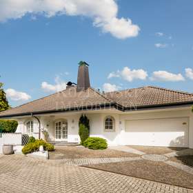 Hauseingang mit D-Garage