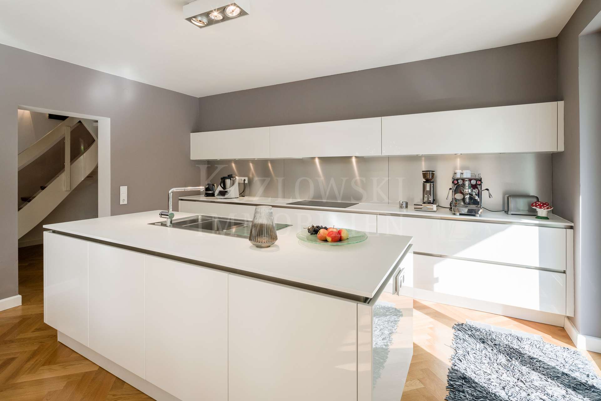 Design-Einbauküche inklusive