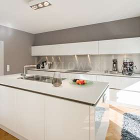 Design-Einbauküche inklusive