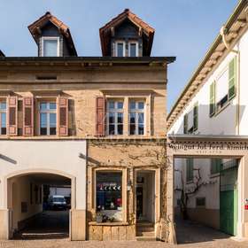 Stadthaus mit kleinem Laden