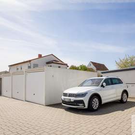 1 Garage mit 2 Stellplätze