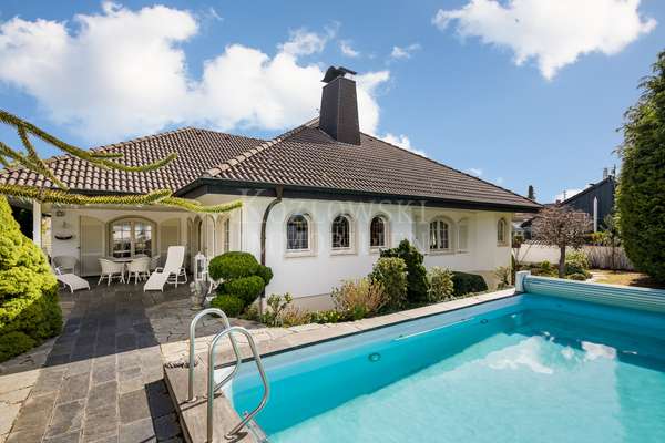 thumbnail von Seltene Gelegenheit in Forst – Weinbergs-Bungalow mit Pool!