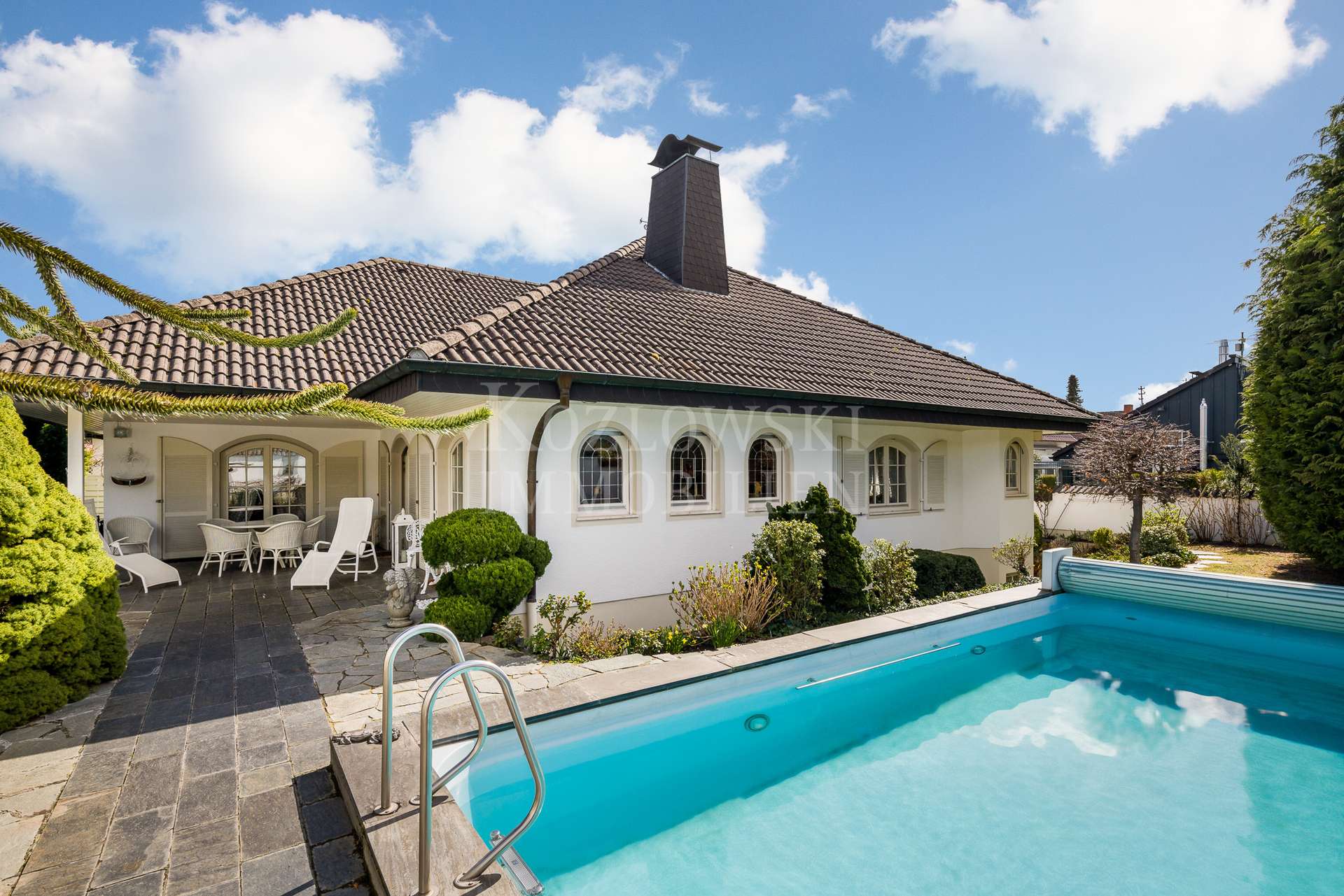 Bungalow mit Pool