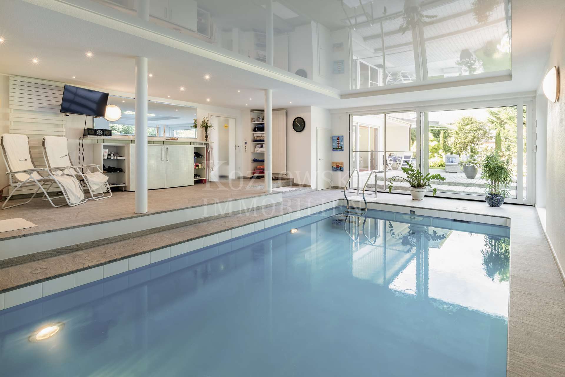 Indoor-Pool