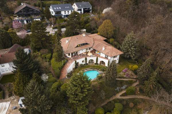 thumbnail von Alpiner Charme in grandioser Hanglage – Unikate Panoramavilla mit Pool und Traumgarten!