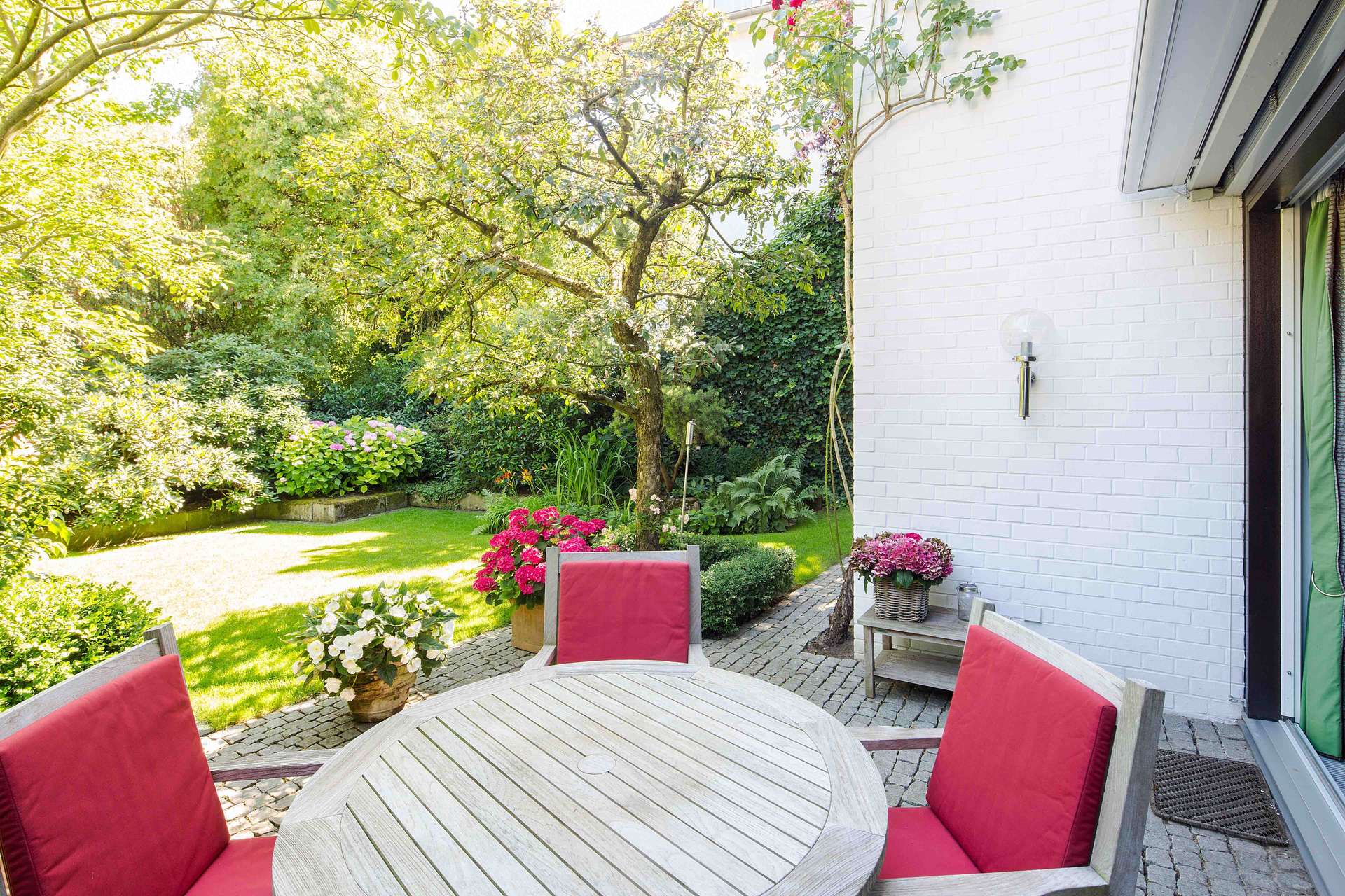 Terrasse mit herrlichem Garten