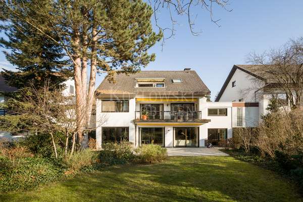 thumbnail von Familientraum in Spitzenlage – Unternehmervilla mit herrlichen Sonnengarten!