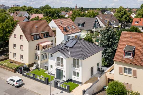 thumbnail von In beliebter Almenhoflage – Neuwertiges Architektenhaus in zeitloser Eleganz!