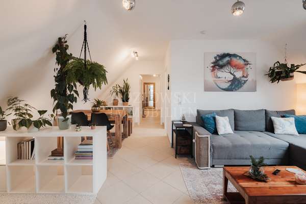 thumbnail von Zentral, ruhig, grün – Modernisierte Dachwohnung mit Loggia und Garage!