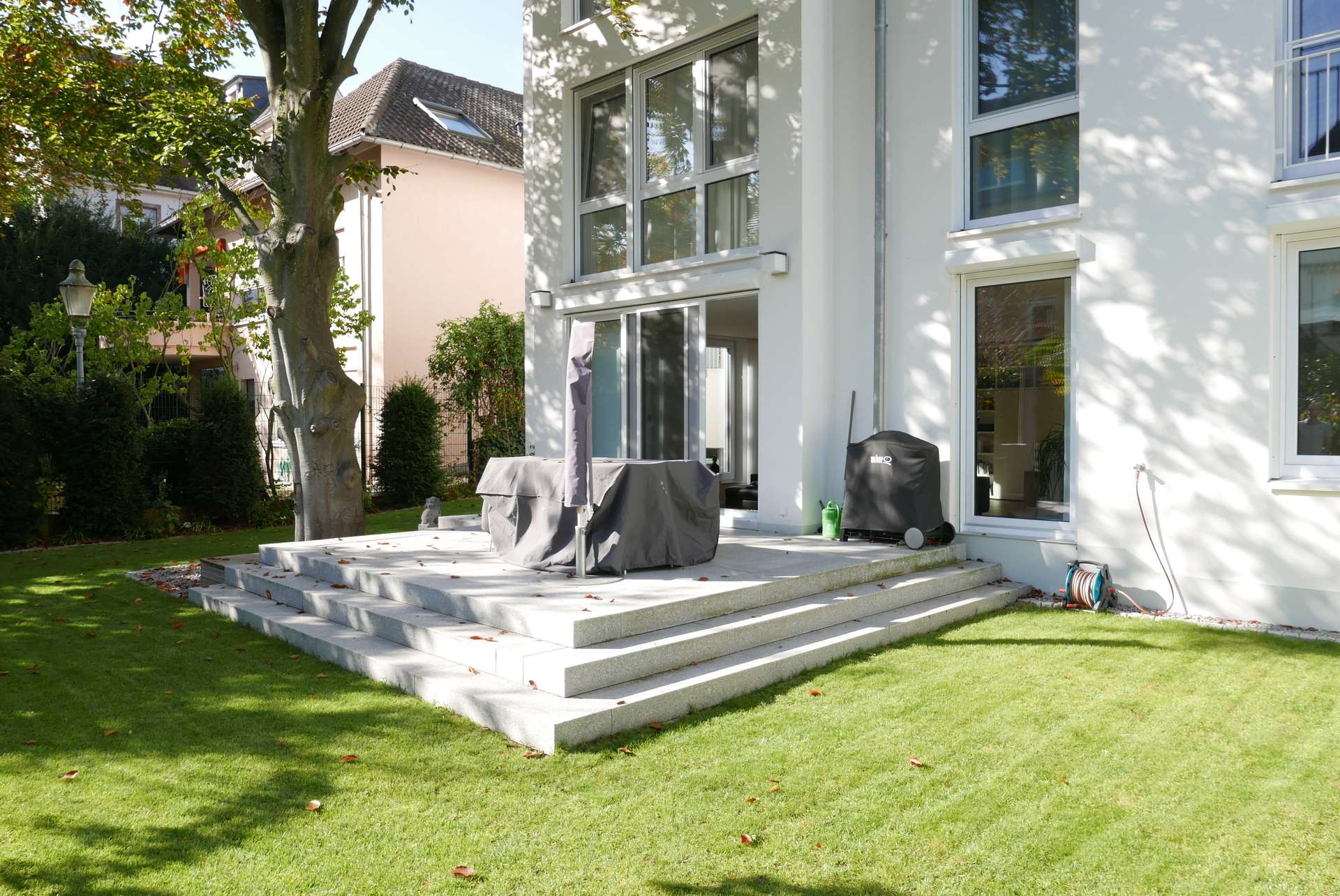 Terrasse mit Privatgarten