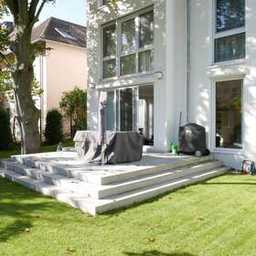 Terrasse mit Privatgarten