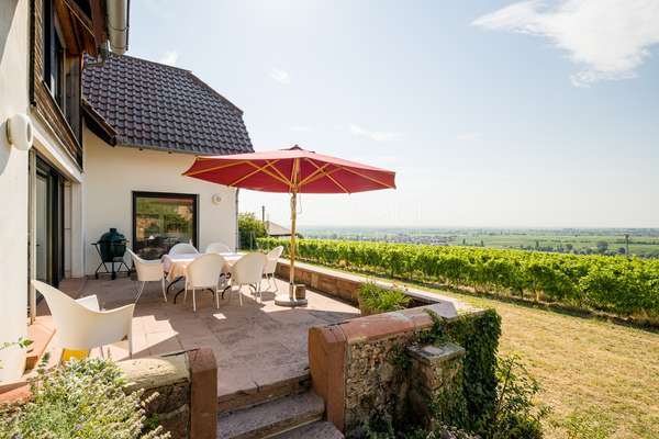 thumbnail von Rarität an der südlichen Weinstraße – Panorama-Landhaus in traumhafter Weinbergslage!