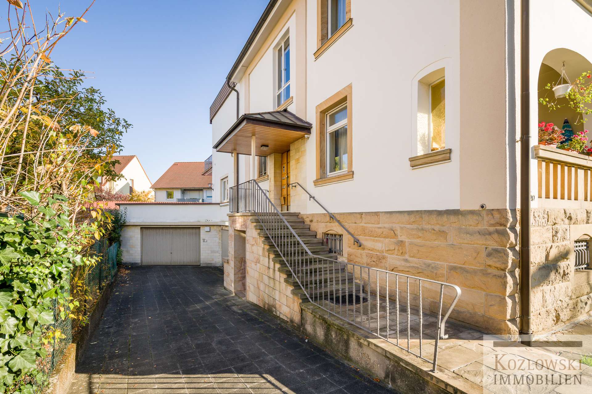 Zufahrt Garagenhalle