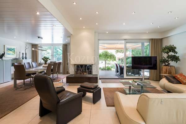 thumbnail von Familientraum mit hohem Freizeitwert – Architektenhaus mit Pool und Doppelgarage!