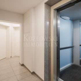 Treppenhaus mit Lift