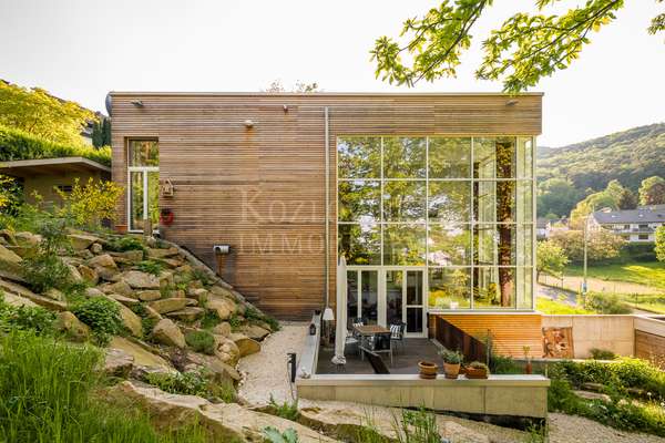 thumbnail von Für Ihre Zukunft gebaut – Energieeffiziente Design-Villa mit Lift!