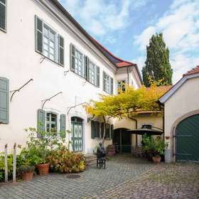 Innenhof nebst Garage