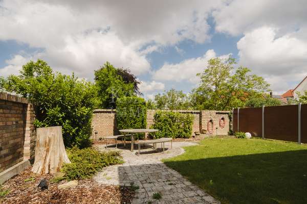 thumbnail von Haus-in-Haus-Charakter – Moderne Familien-Maisonette mit sonnigem Privatgarten!