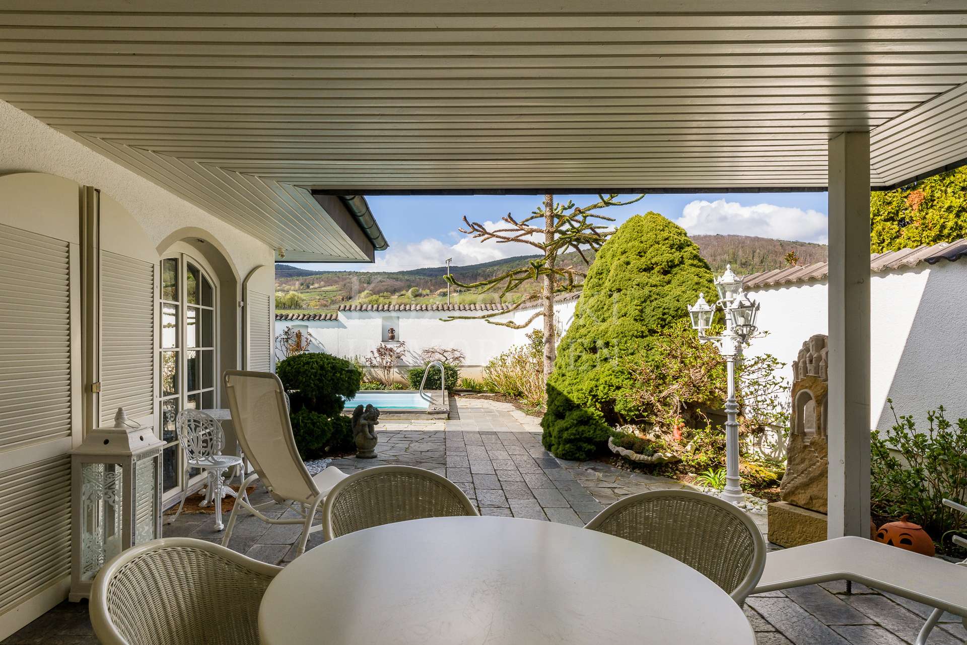 überdachte Terrasse