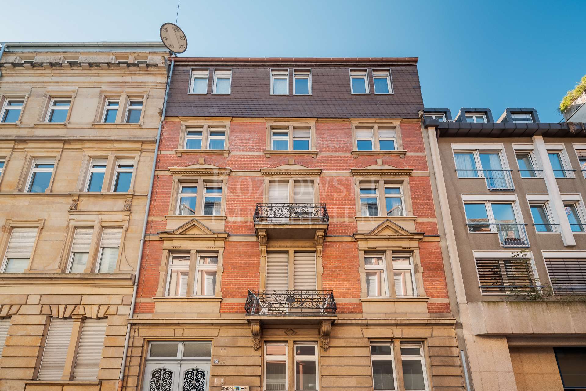 10-Parteienhaus 