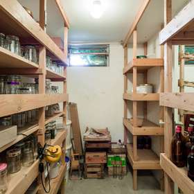 Kellerraum I von III