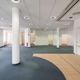 und 3 separaten Büros