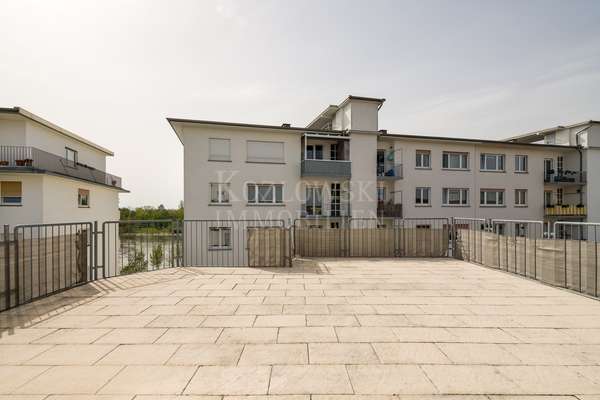 thumbnail von Penthouse-Feeling am Waldpark – Dachterrassen-Wohnung mit Rheinblick!