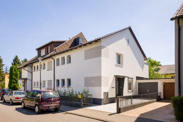 thumbnail von In gesuchter Familienlage – Großzügige DHH mit Sonnegarten und Garage!