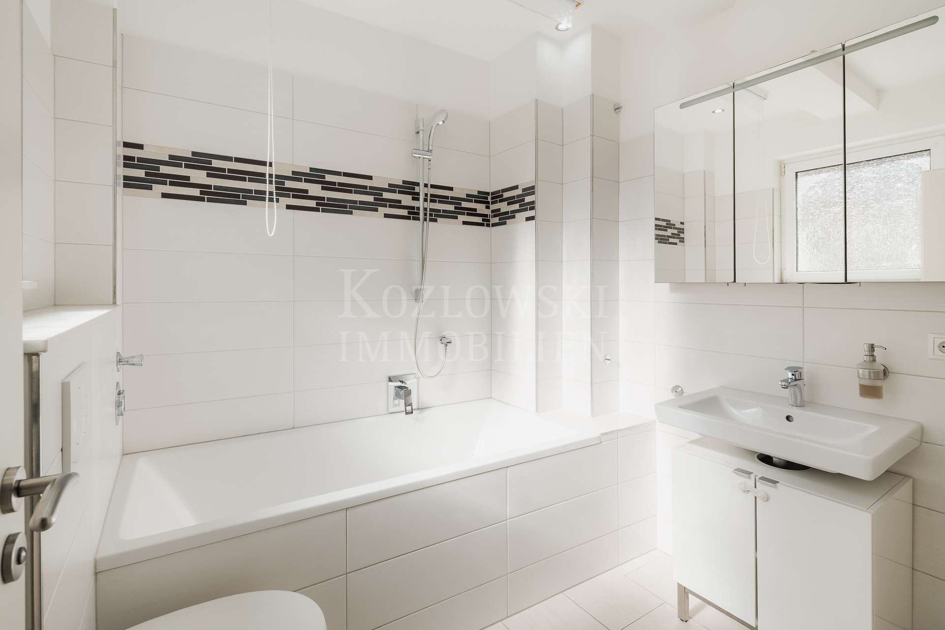 Tageslichtbad mit Wanne 