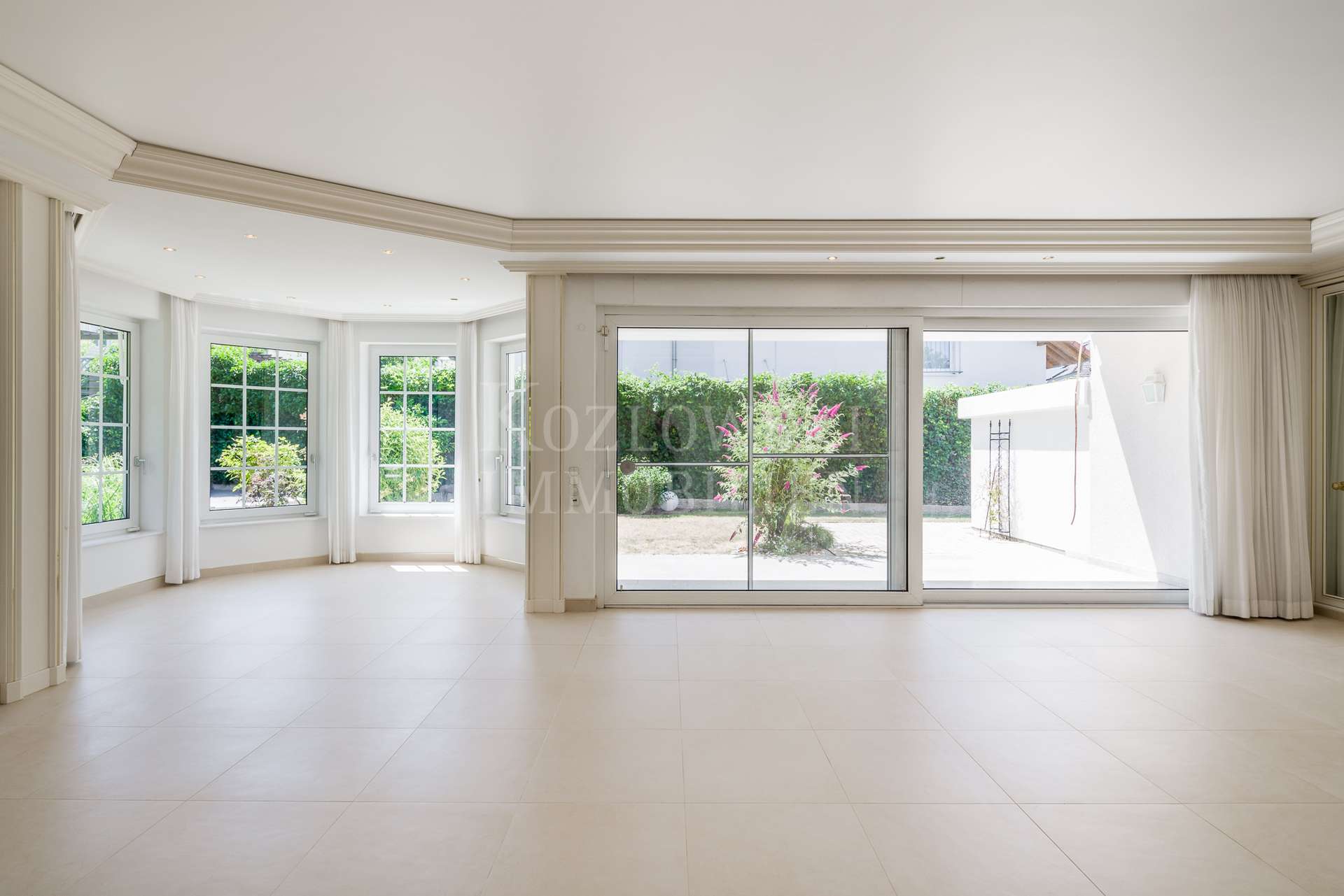 großzügige Verglasung