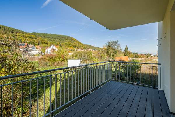 thumbnail von Im Neubau-Stadthaus – Sonnige 4,5 ZKB mit Balkon und Fernblick!